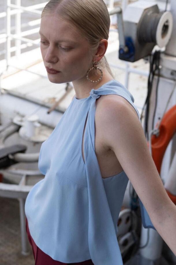 Tank top made of blue silk with a halter neck tie