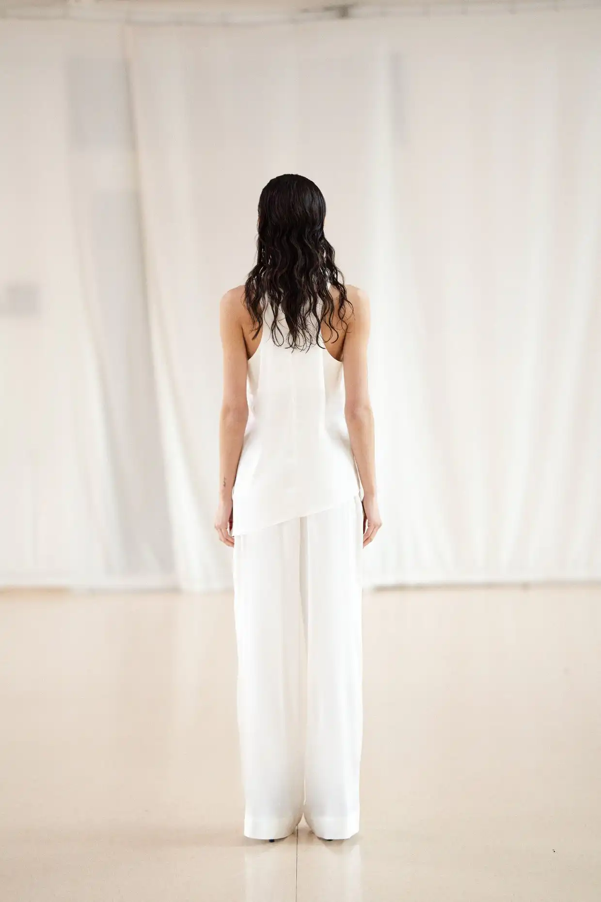 BED & BREAKFAST set with relaxed-fit pants and an ecru turtleneck top - Image 2