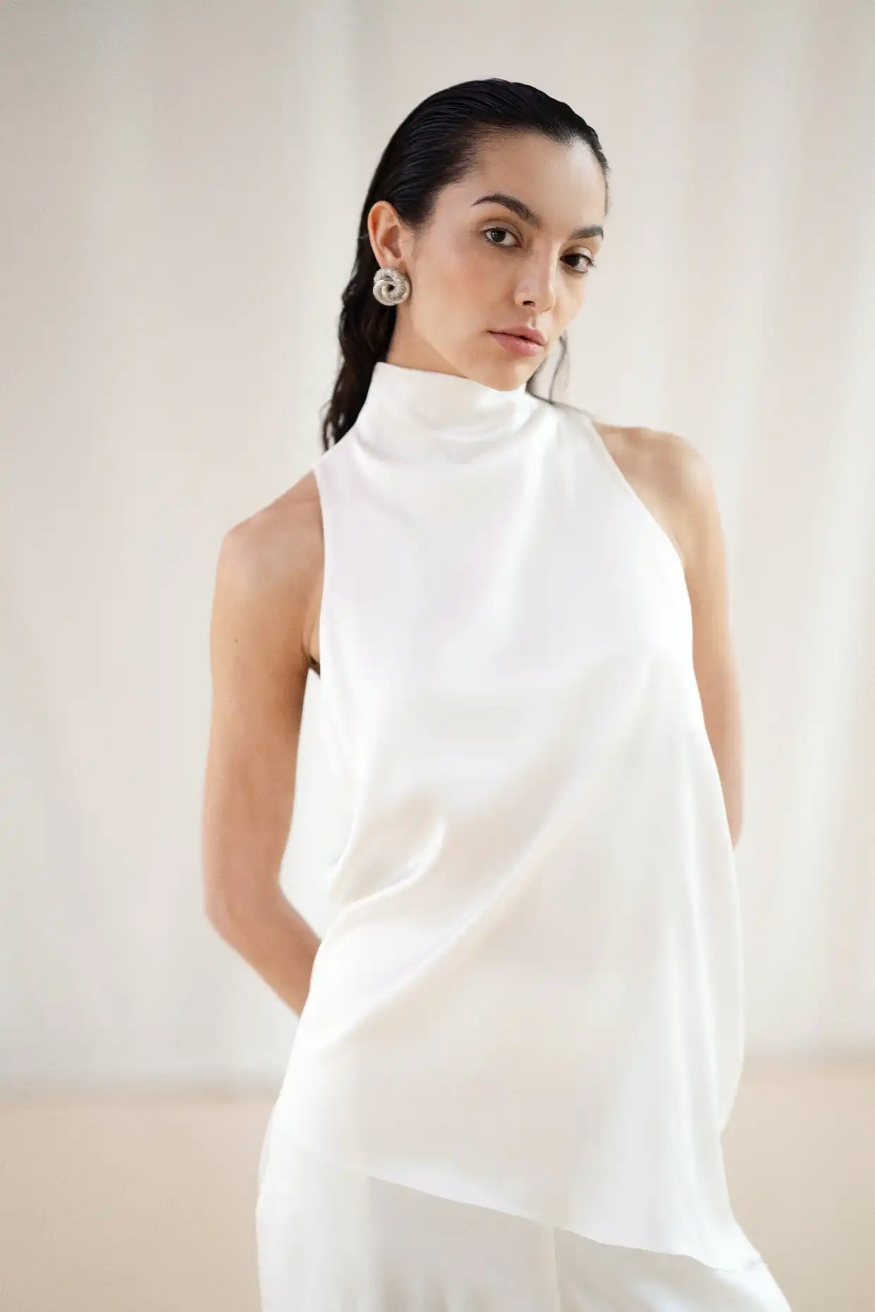 BED & BREAKFAST set with relaxed-fit pants and an ecru turtleneck top - Image 5