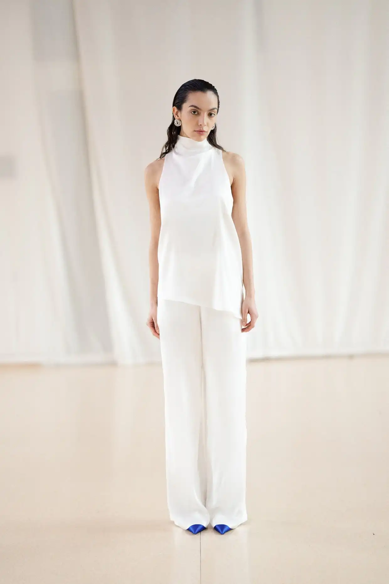 BED & BREAKFAST set with relaxed-fit pants and an ecru turtleneck top - Image 4