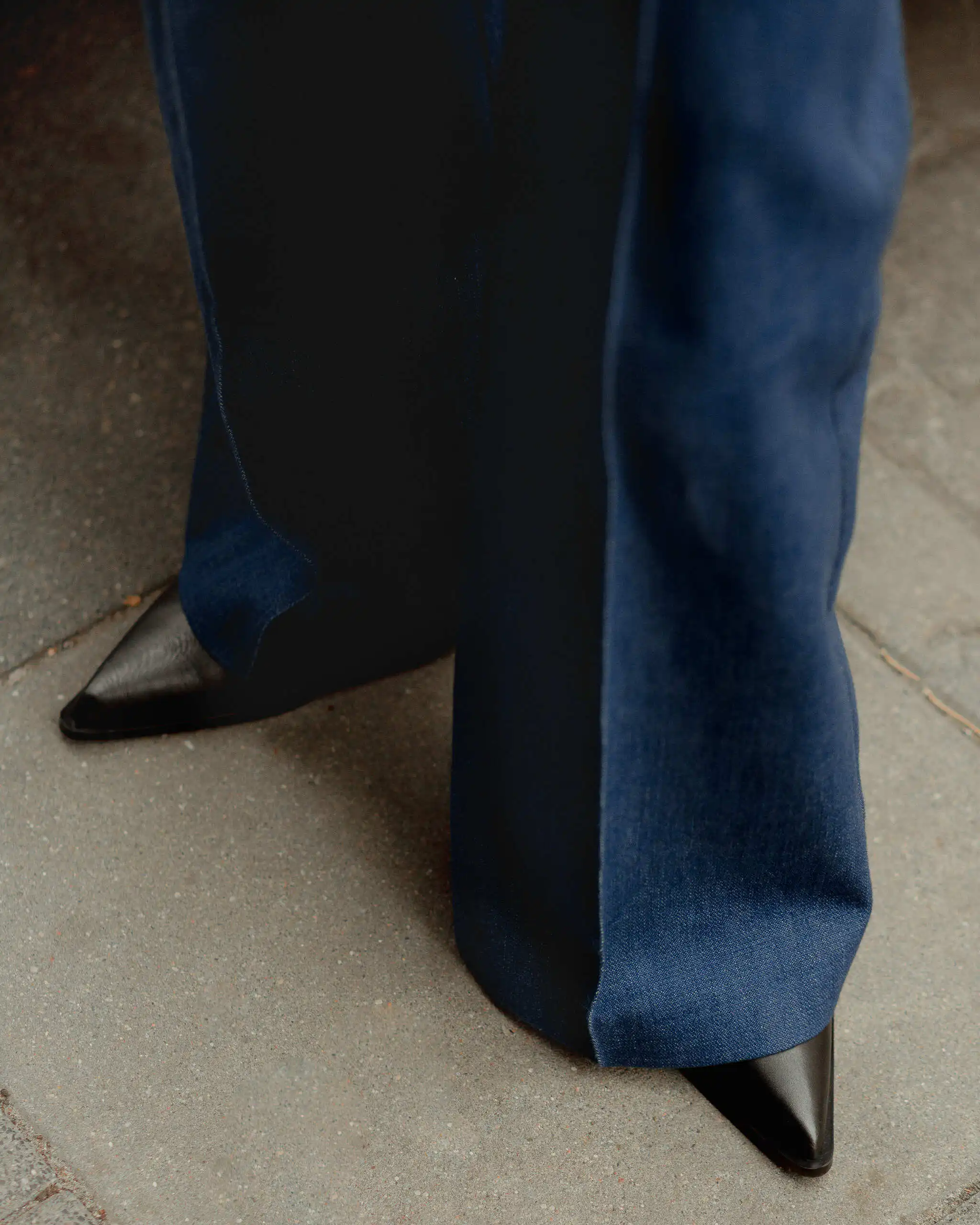 Jeansy damskie z rozszerzanymi nogawkami VICTORIA pants - obrazek 2