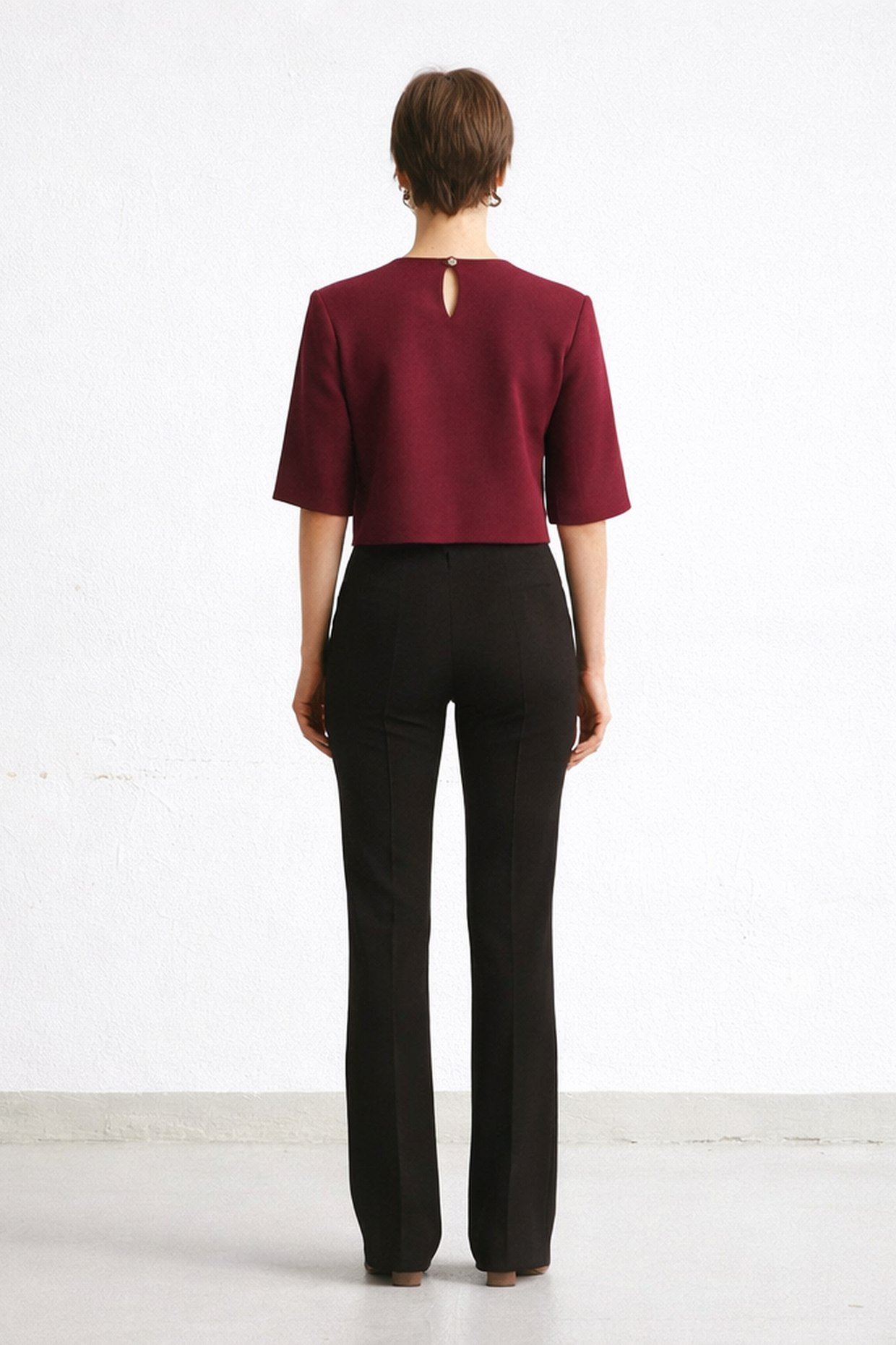 Short burgundy boxy T-shirt with shoulder pads. - Image 2
