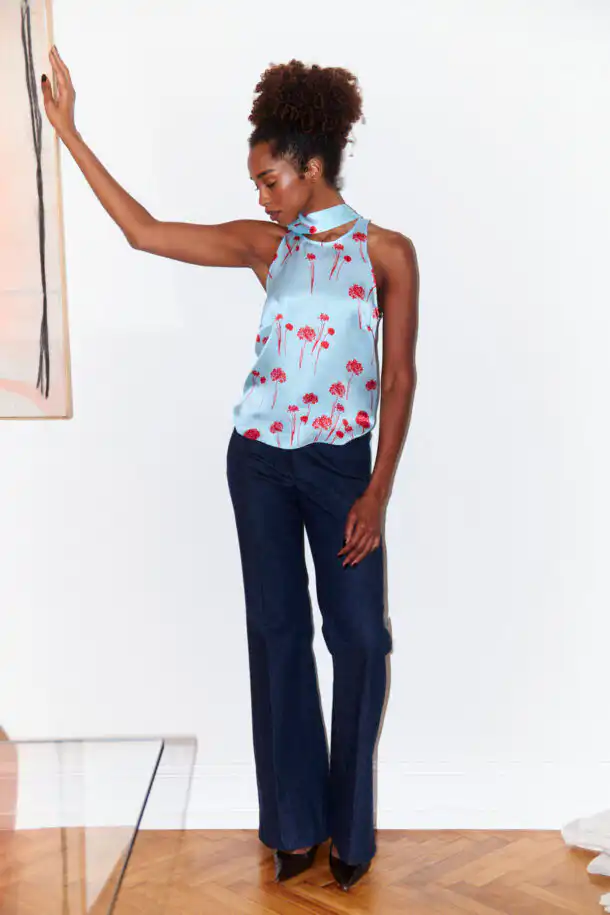 Tank top made of blue silk with a halter neck tie