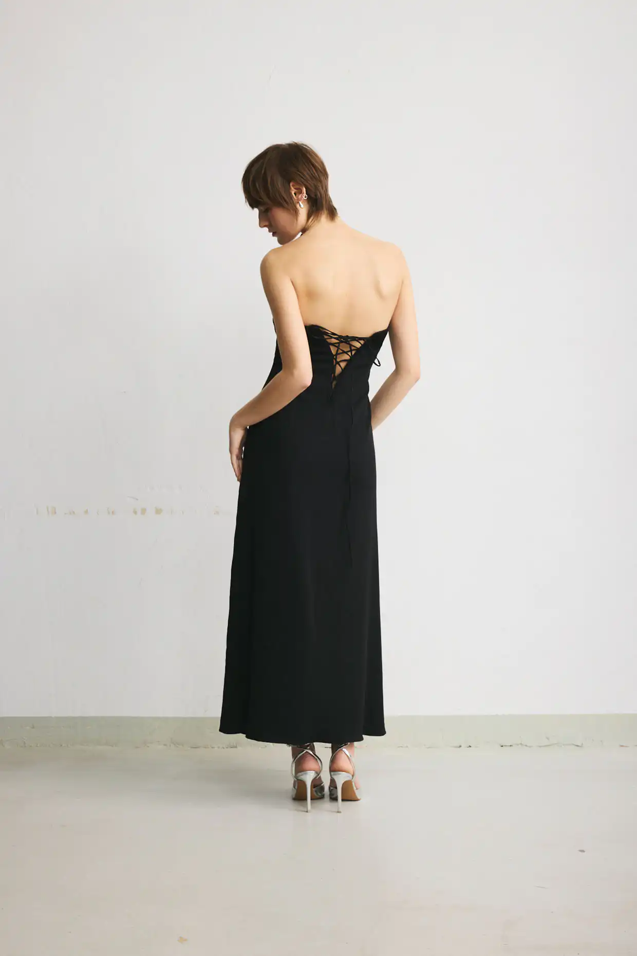 Long black corset dress with pockets - Image 6