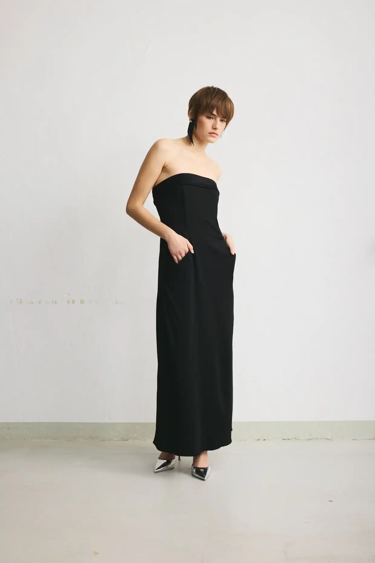 Long black corset dress with pockets - Image 5