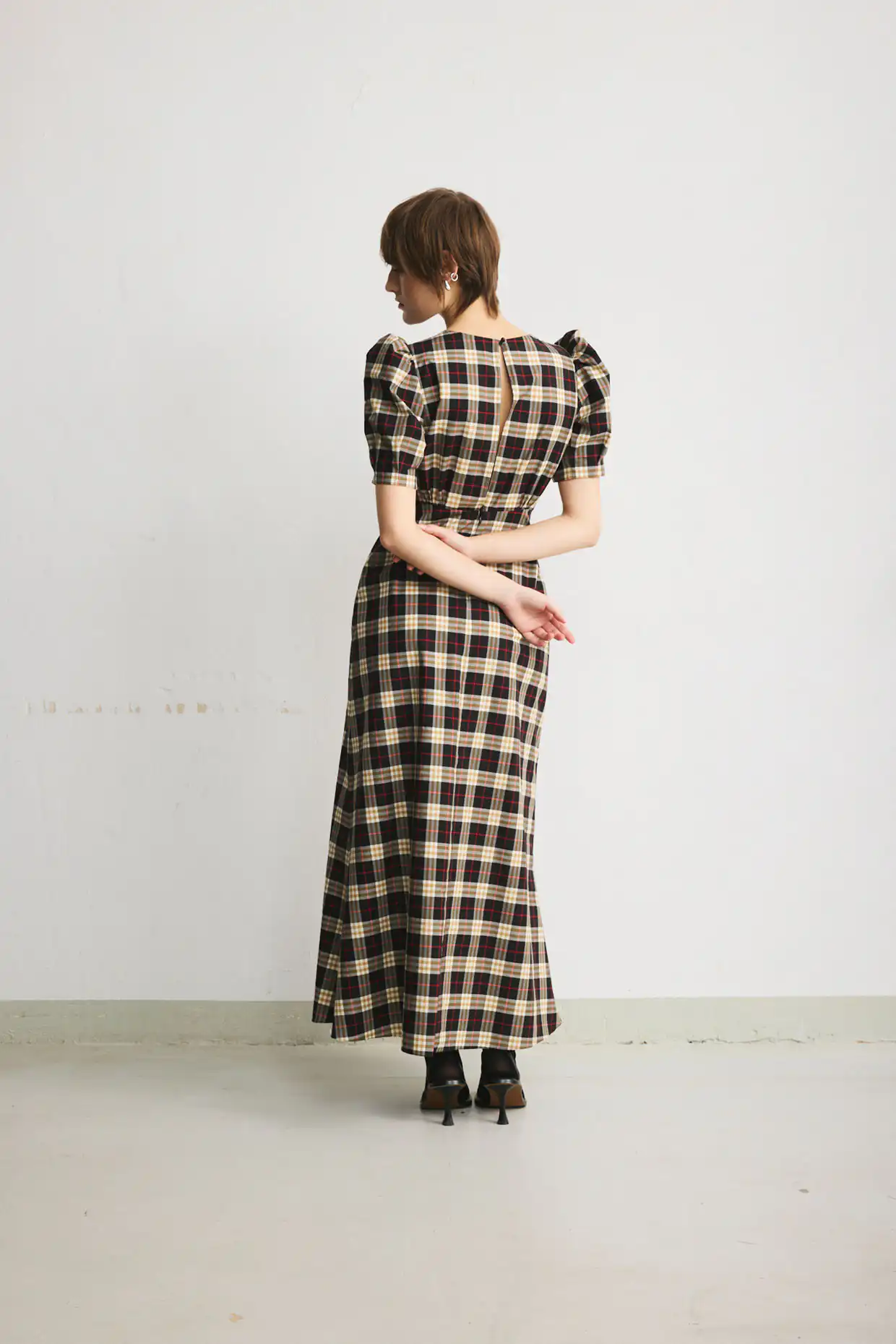 CARLA long dress with puff shoulders in a limited-edition checked cotton fabric - Image 4