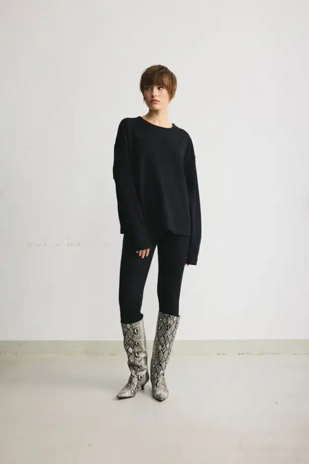 Elegancka wiskozowa bluza dresowa oversize w kolorze czarnym