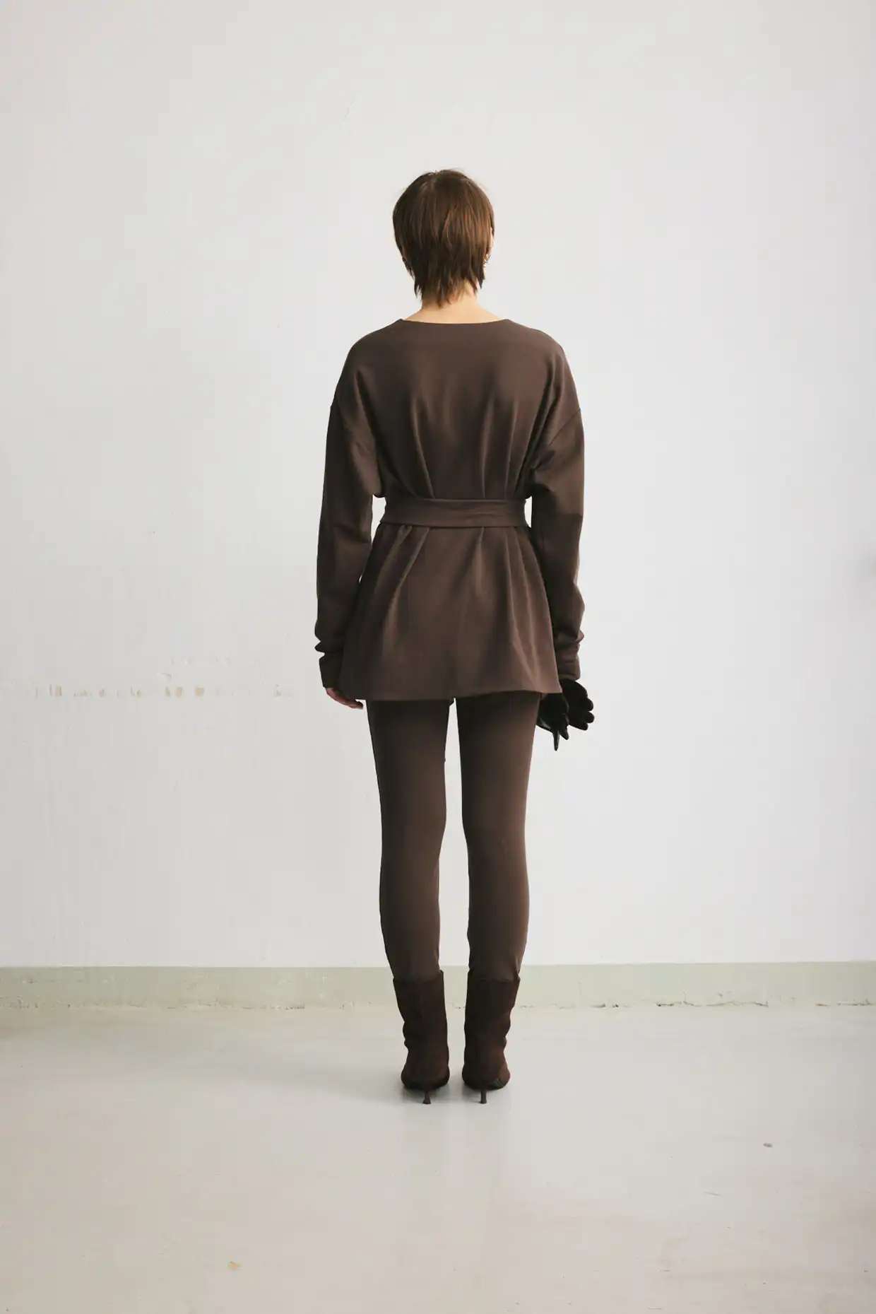 Brown oversized sweatshirt in premium cotton from the LOUNGE line - Image 3