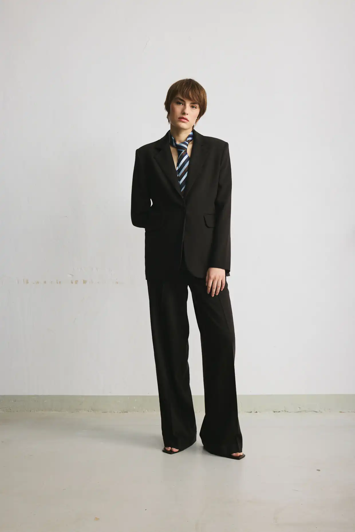 Exclusive FUSSÉT wool blazer in brown (dark chocolate).