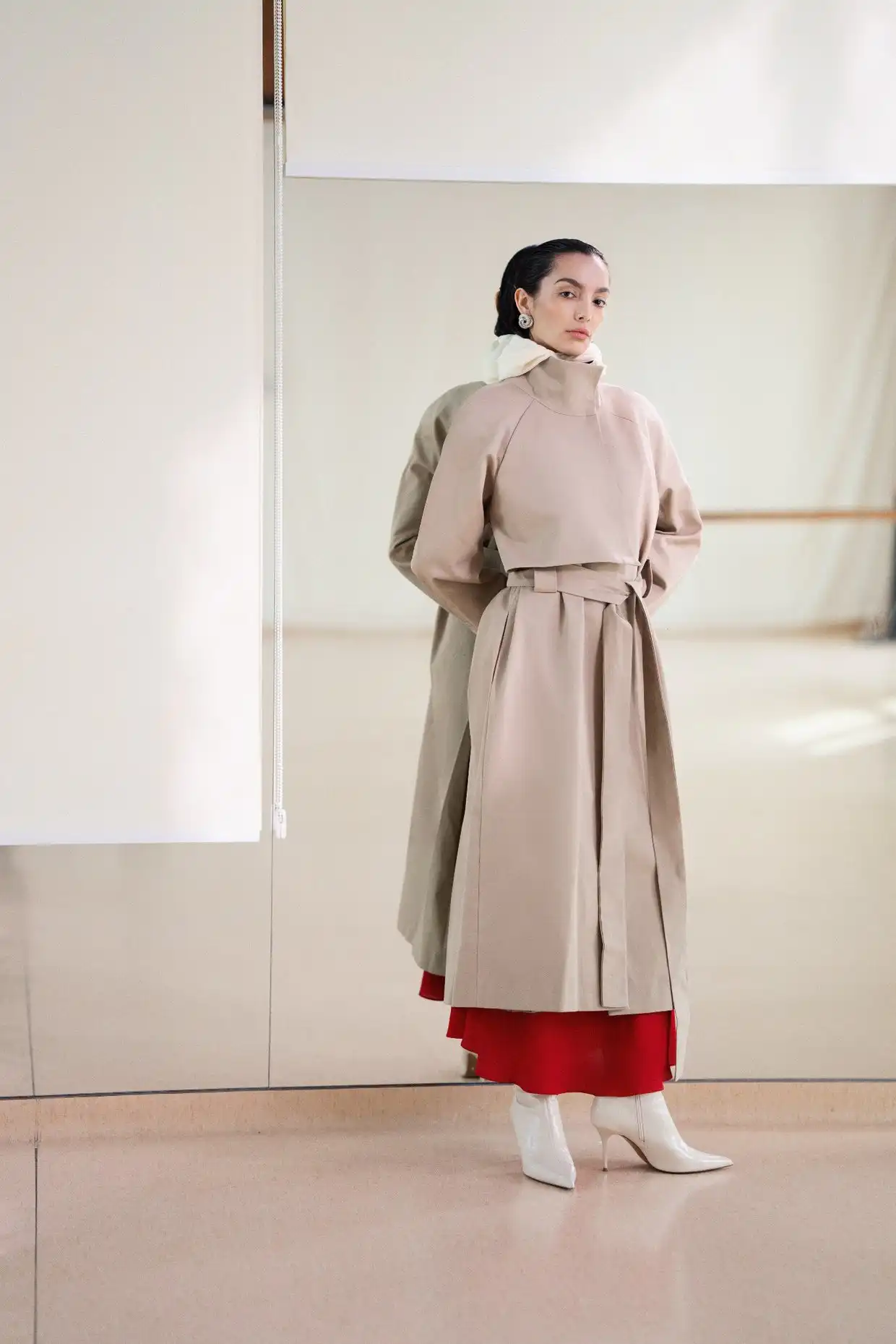 MILANO long beige raglan trench coat with a stand-up collar - Image 5